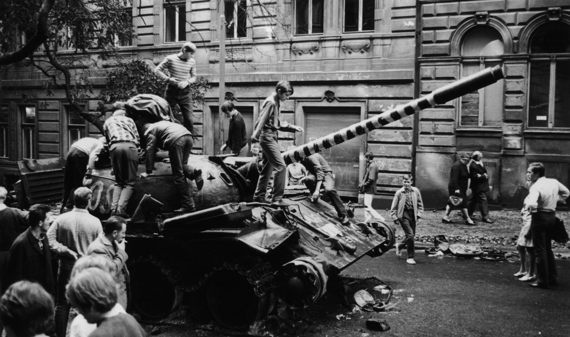 Издирват българи, станали очевидци на потушаването на Пражката пролет през 1968 година
