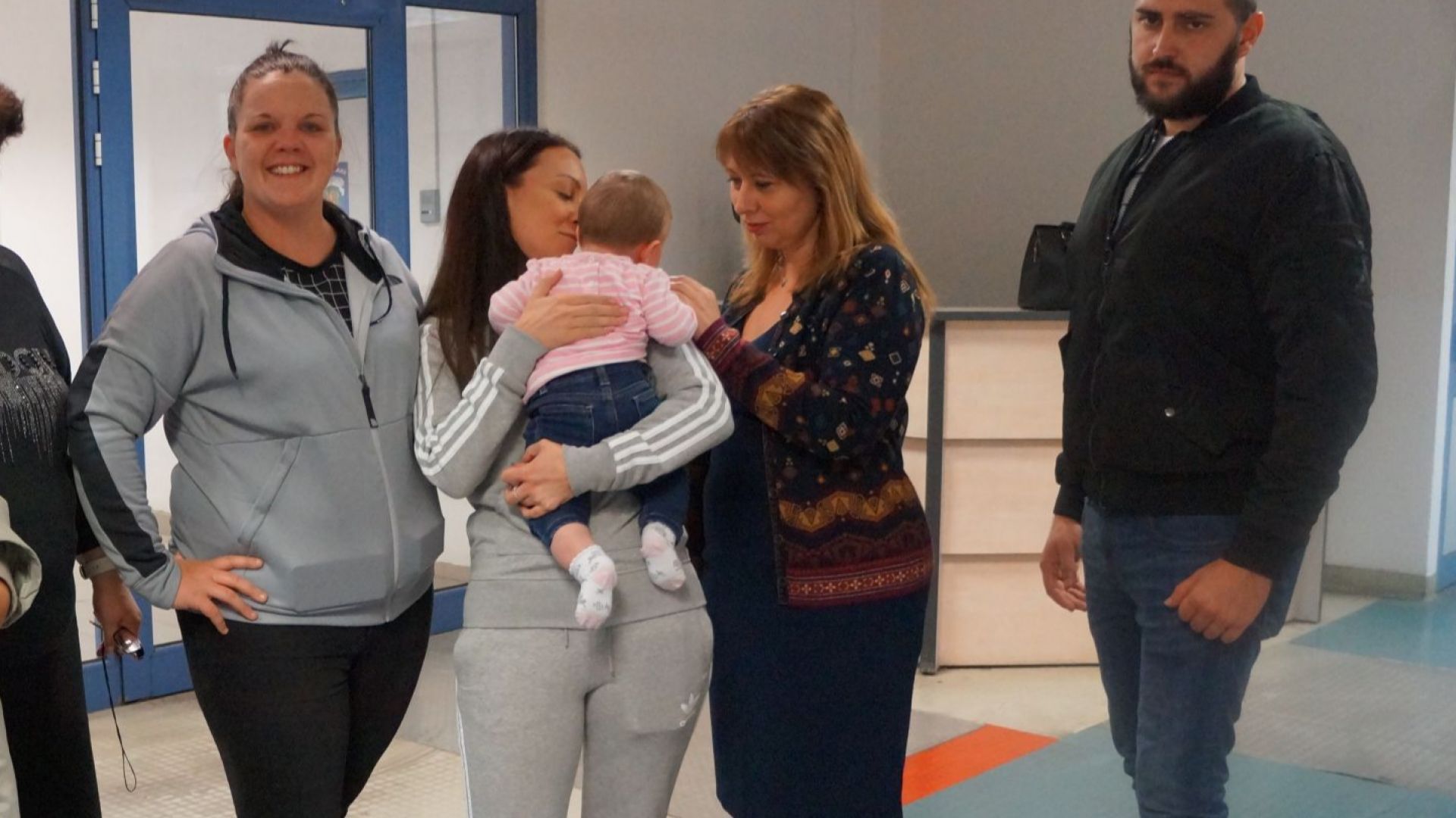 8 месечно бебе изоставено от българската си майка във Великобритания беше