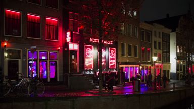 Амстердам обмисля преместване на "червените фенери"