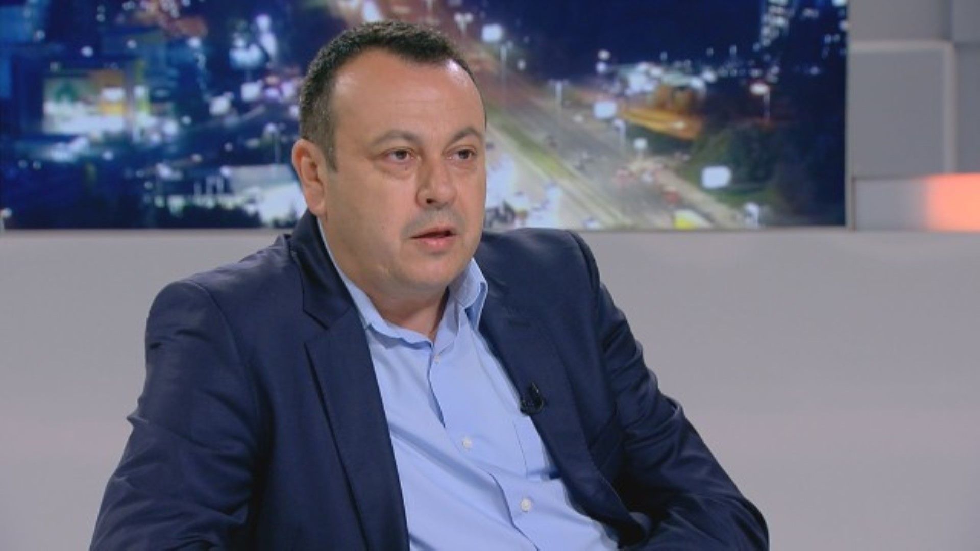 ДПС намекна вече и за оставката на военния министър Красимир