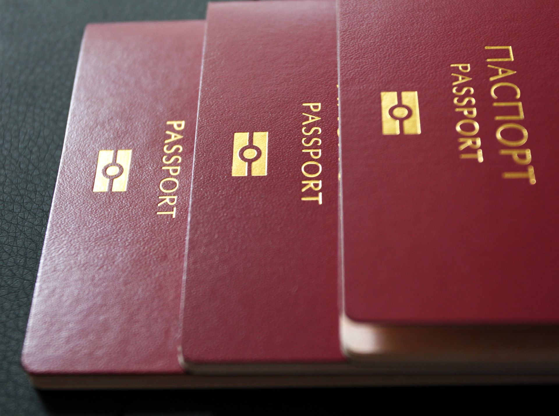 Двама души арестувани в Сърбия за фалшиви български паспорти