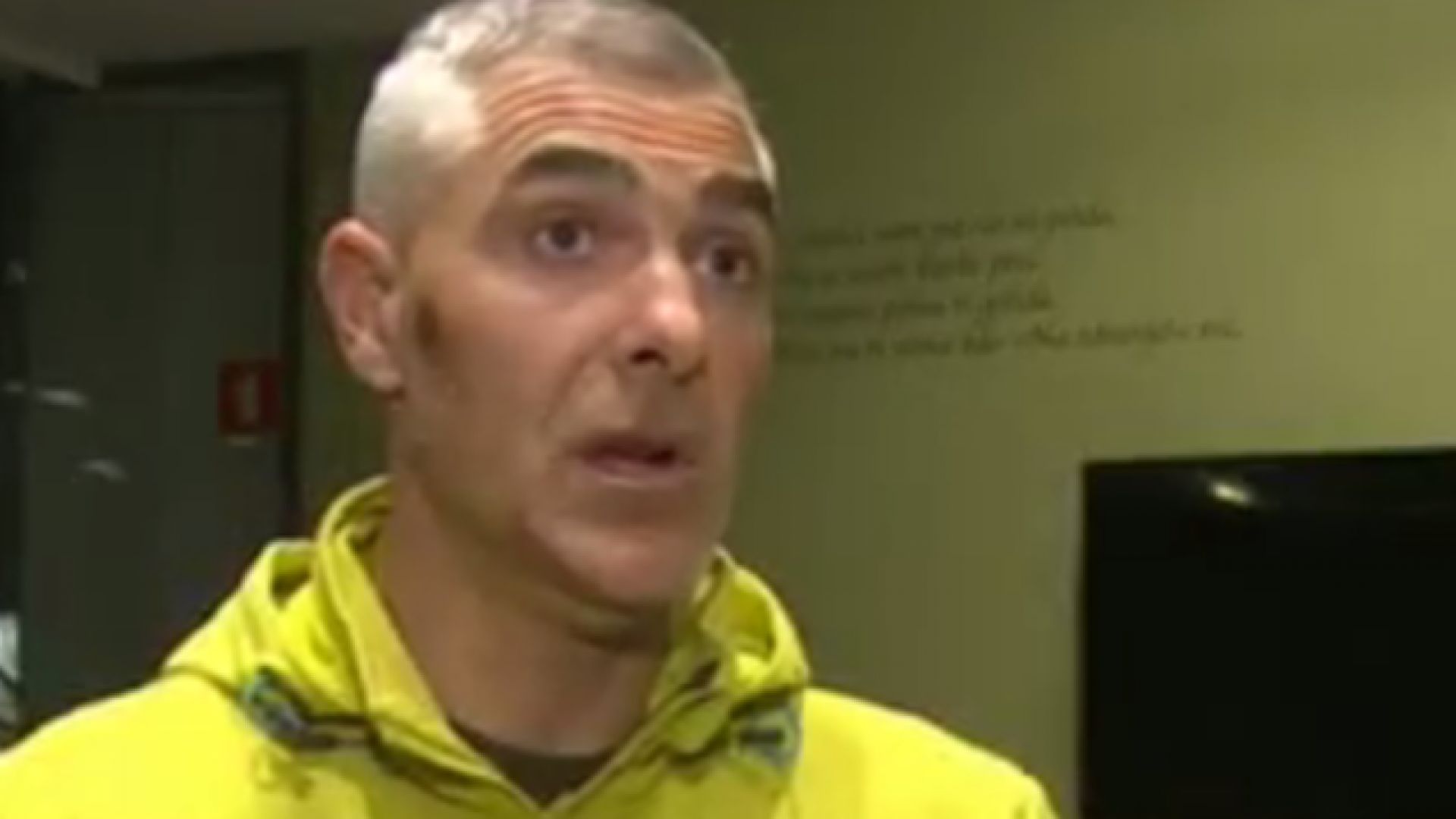 47 годишен словенец на сърф оцеля в Адриатическо море след като