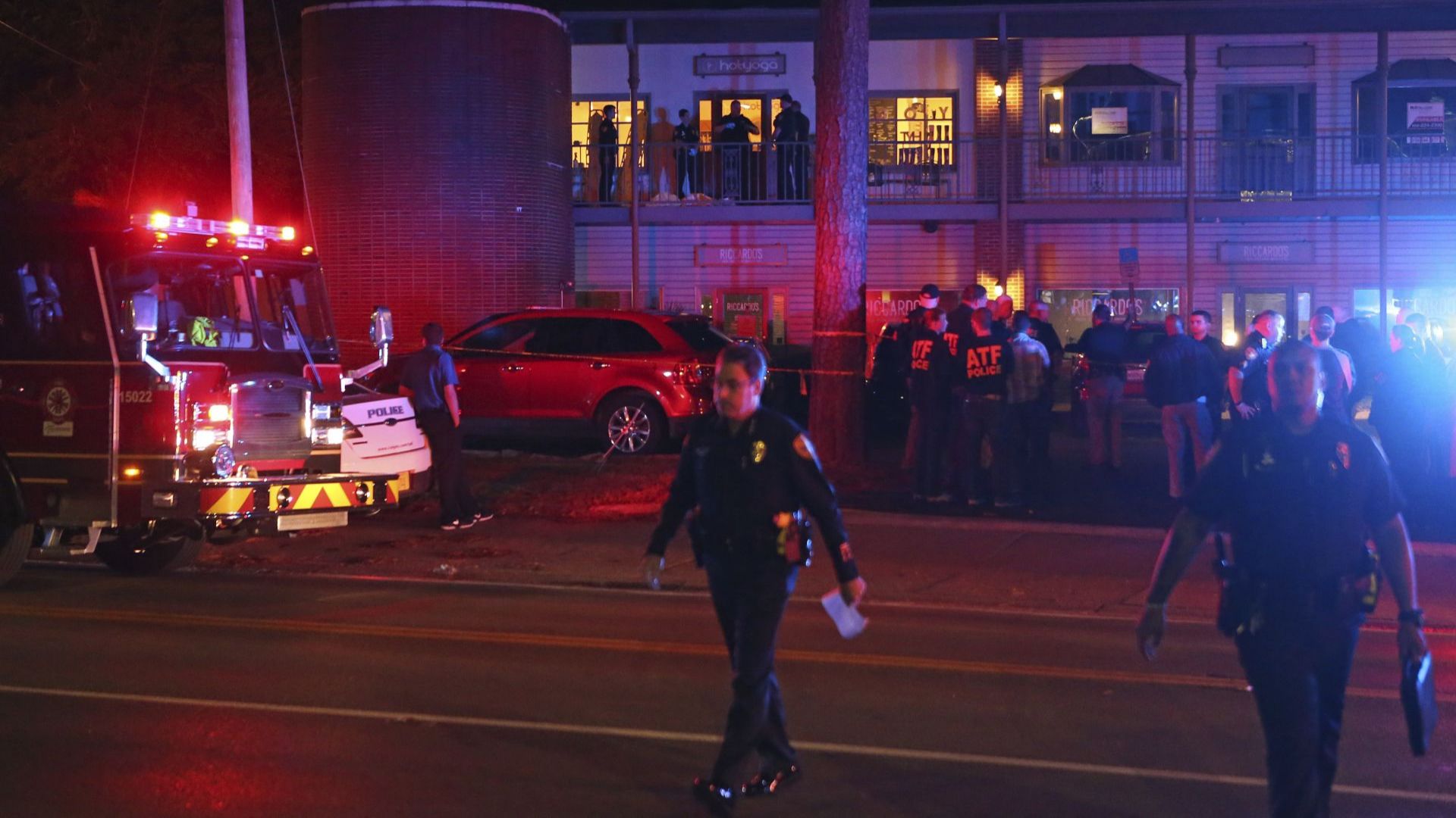 Мъж уби двама души и рани петима при стрелба с