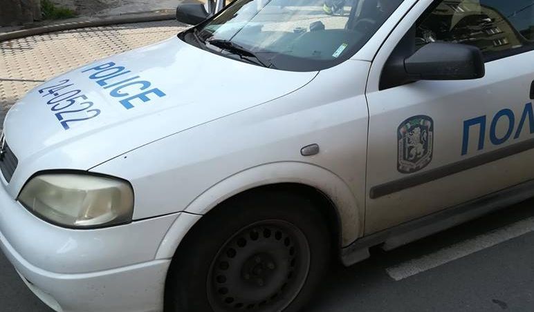 Полицията разследва смъртта на жена в автомобил с гръцки номера