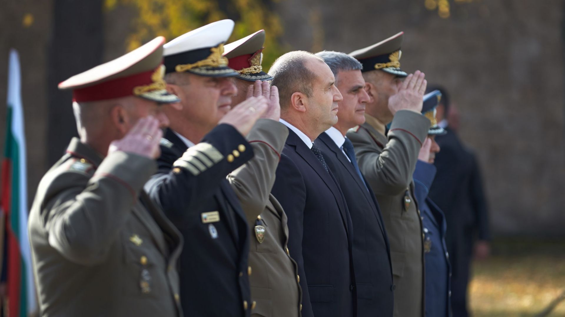 На Архангелова Задушница държавният глава и върховен главнокомандващ Въоръжените сили