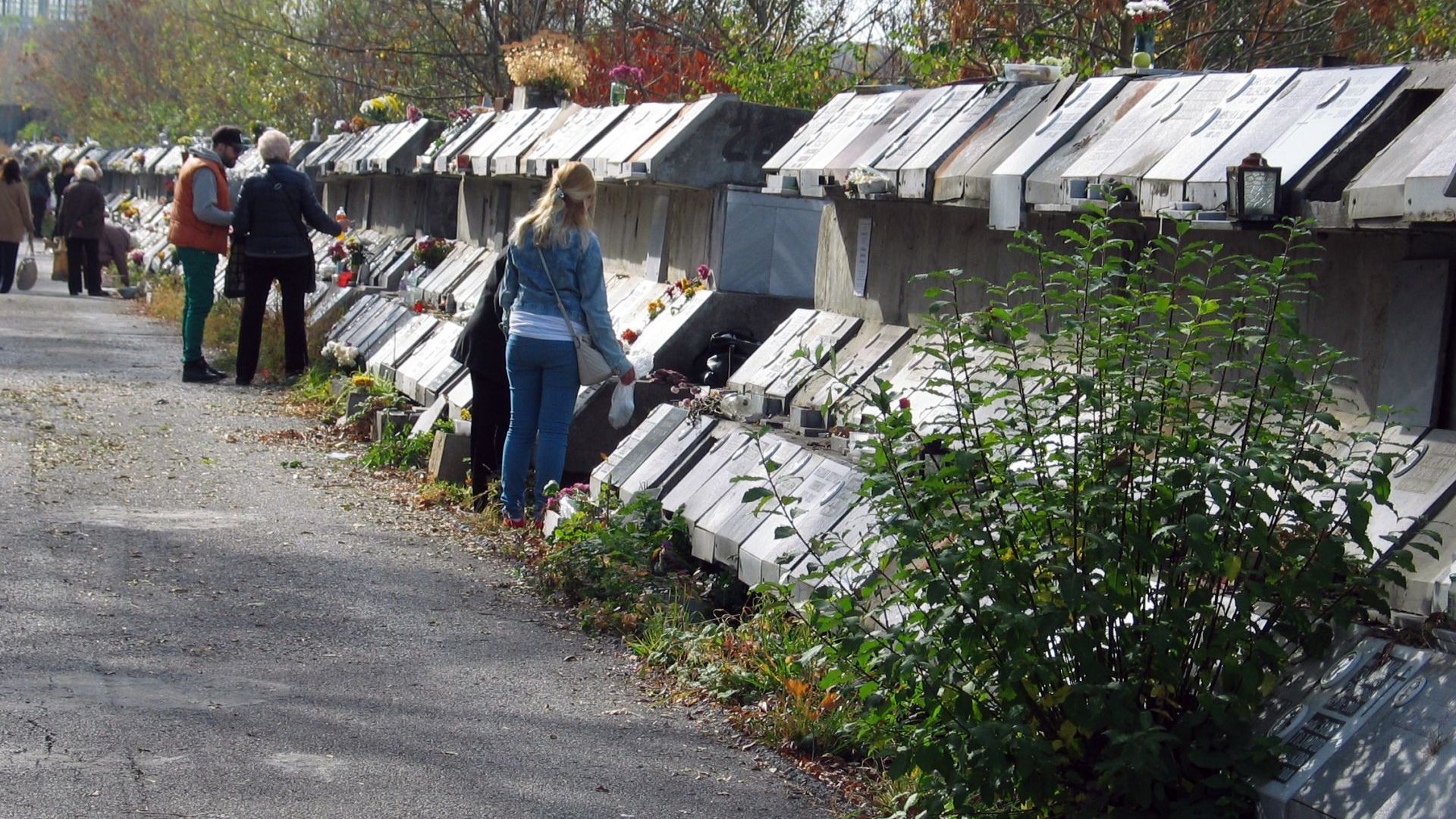 Стотици столичани почетоха днес Архангелова мъжка задушница Това е една