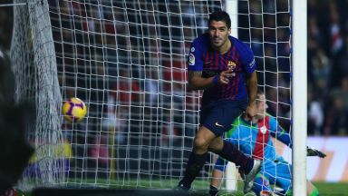 Късен обрат спаси Барселона в Мадрид