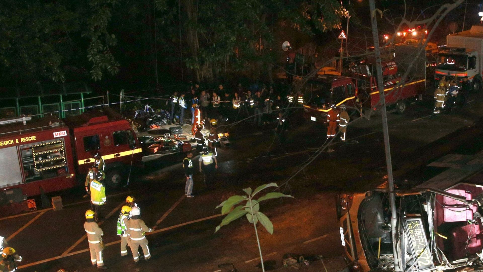 Най-малко 14 загинали и десетки ранени при катастрофа с 31 превозни средства