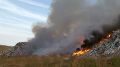 Овладян е пожарът на депото за отпадъци край Русе, операторът ще бъде санкциониран