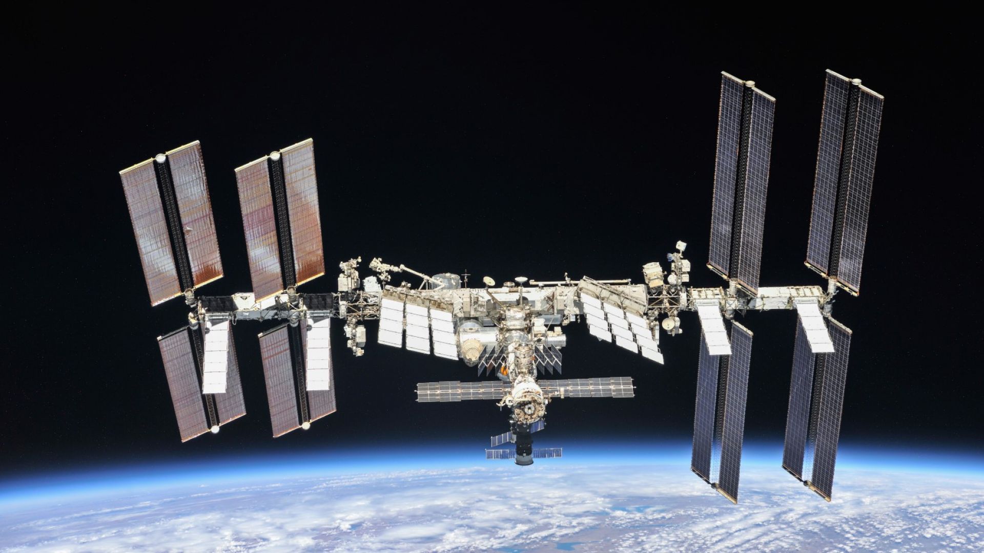Работата на спрелия компютър на Международната космическа станция беше възстановена