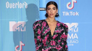 Вижте тоалетите от наградите на MTV (галерия)