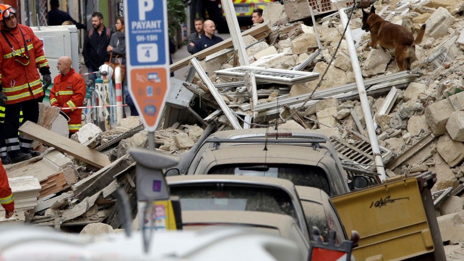 Две сгради се срутиха днес във френския град Марсилия Според