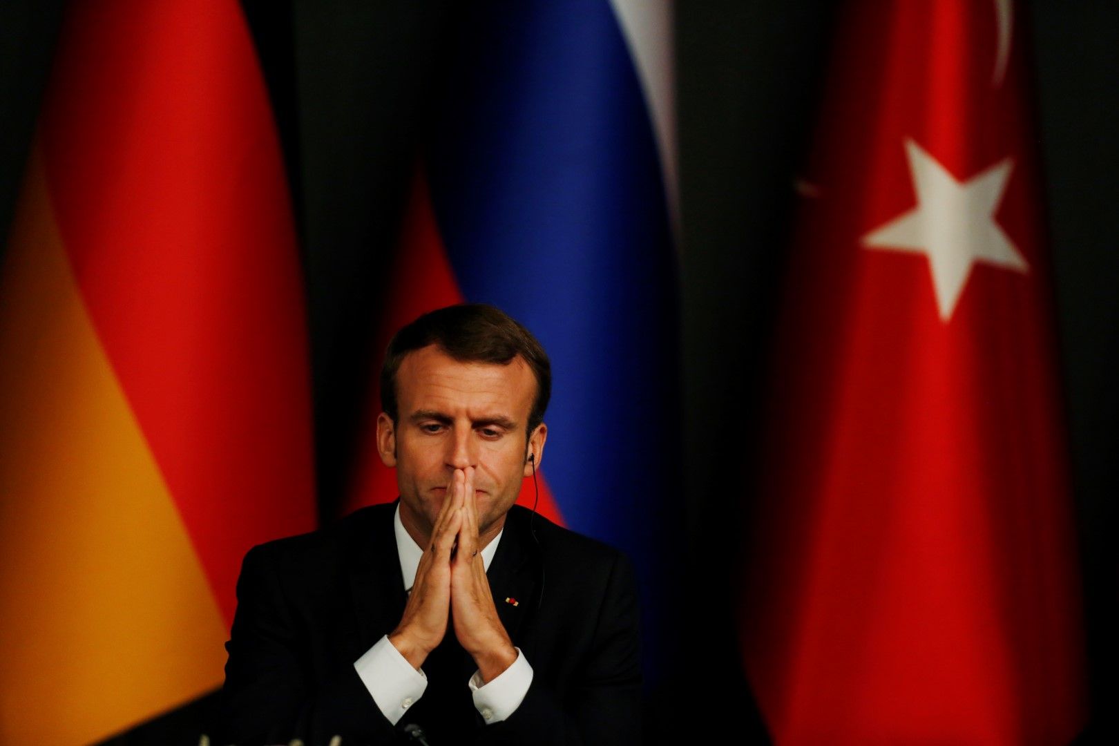 Френският президент Еманюел Макрон по време на срещата за Сирия с германския канцлер Ангела Меркел и президентите на Русия и Турция - Владимир Путин и Реджеп Тайип Ердоган, 27 октомври, Истанбул