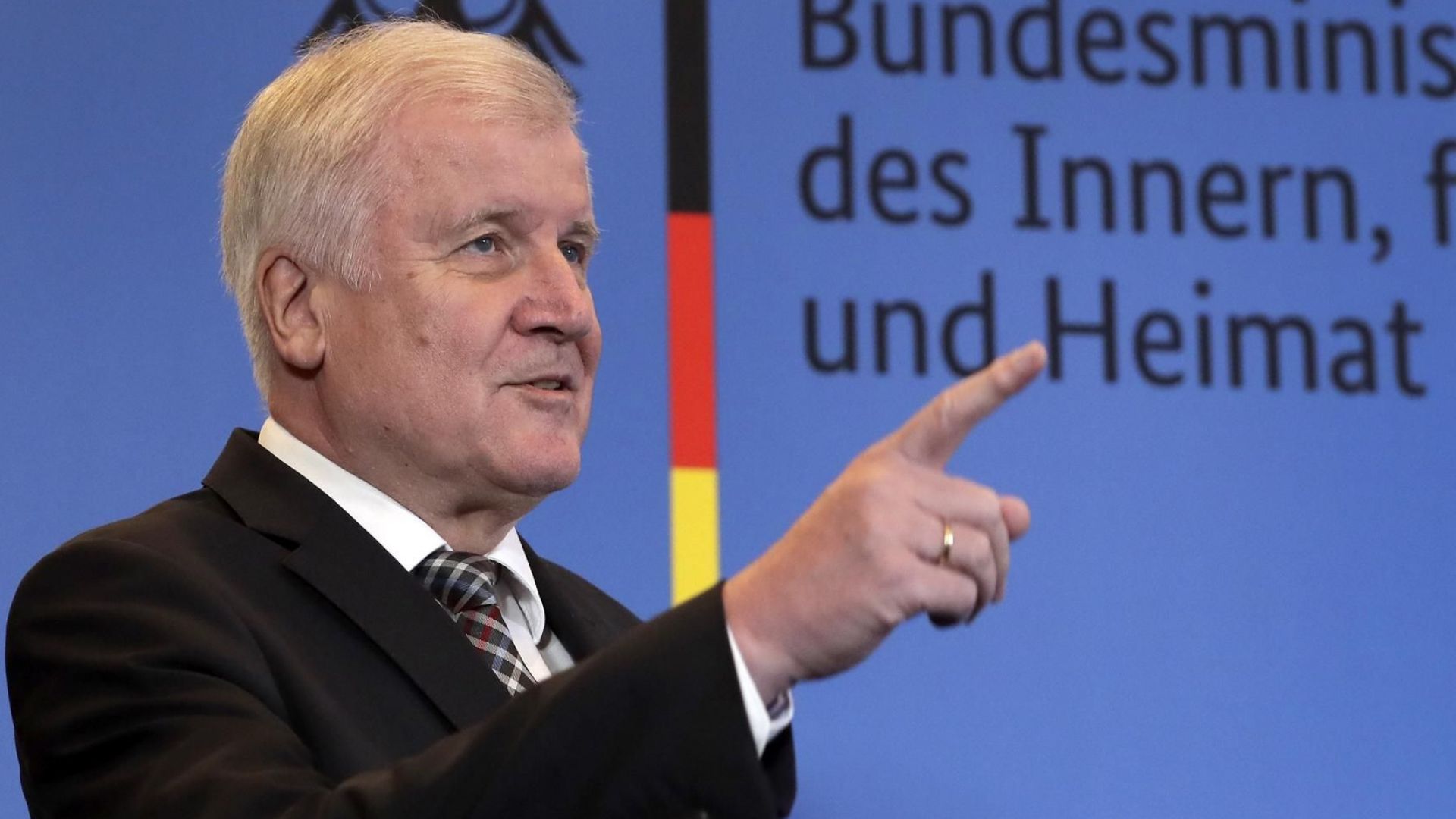 Германският министър на вътрешните работи Хорст Зеехофер каза днес че