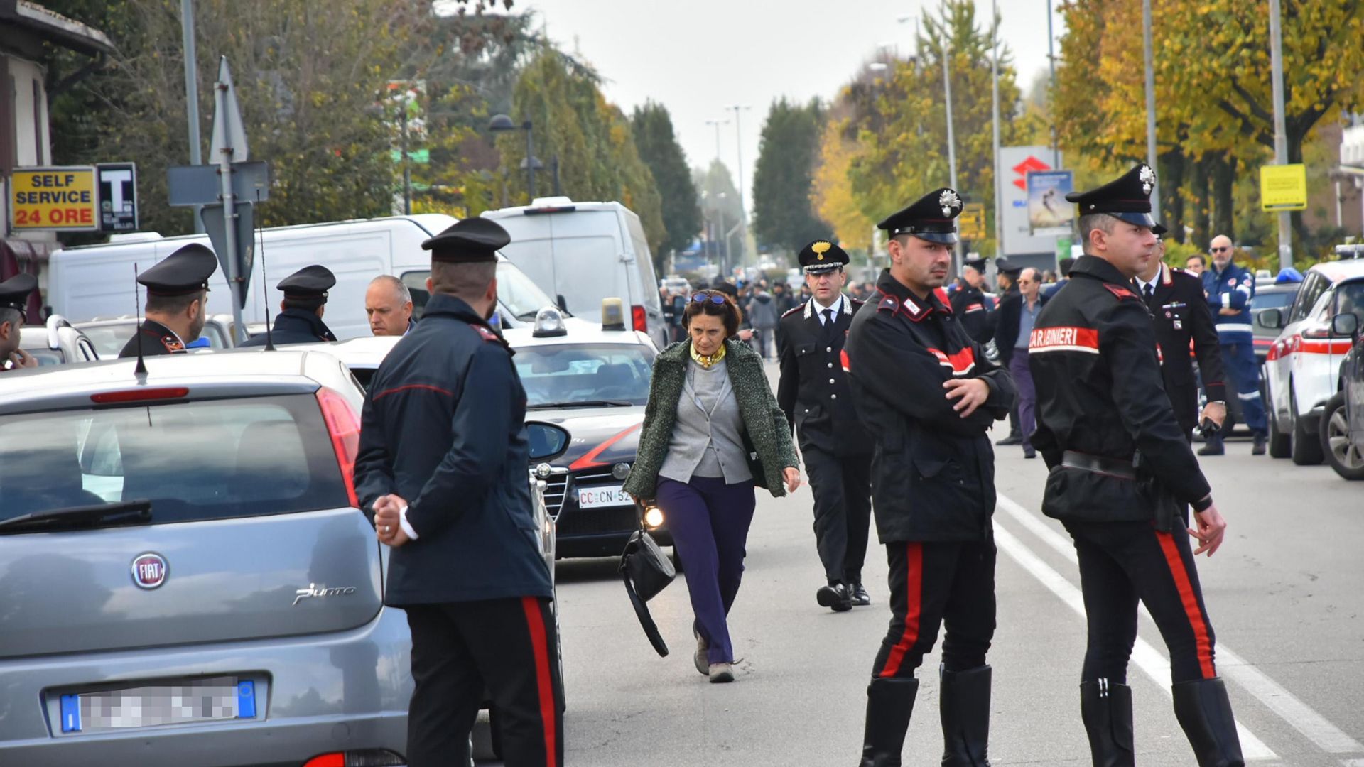 Служители на пощенски клон в Италия бяха държани за заложници