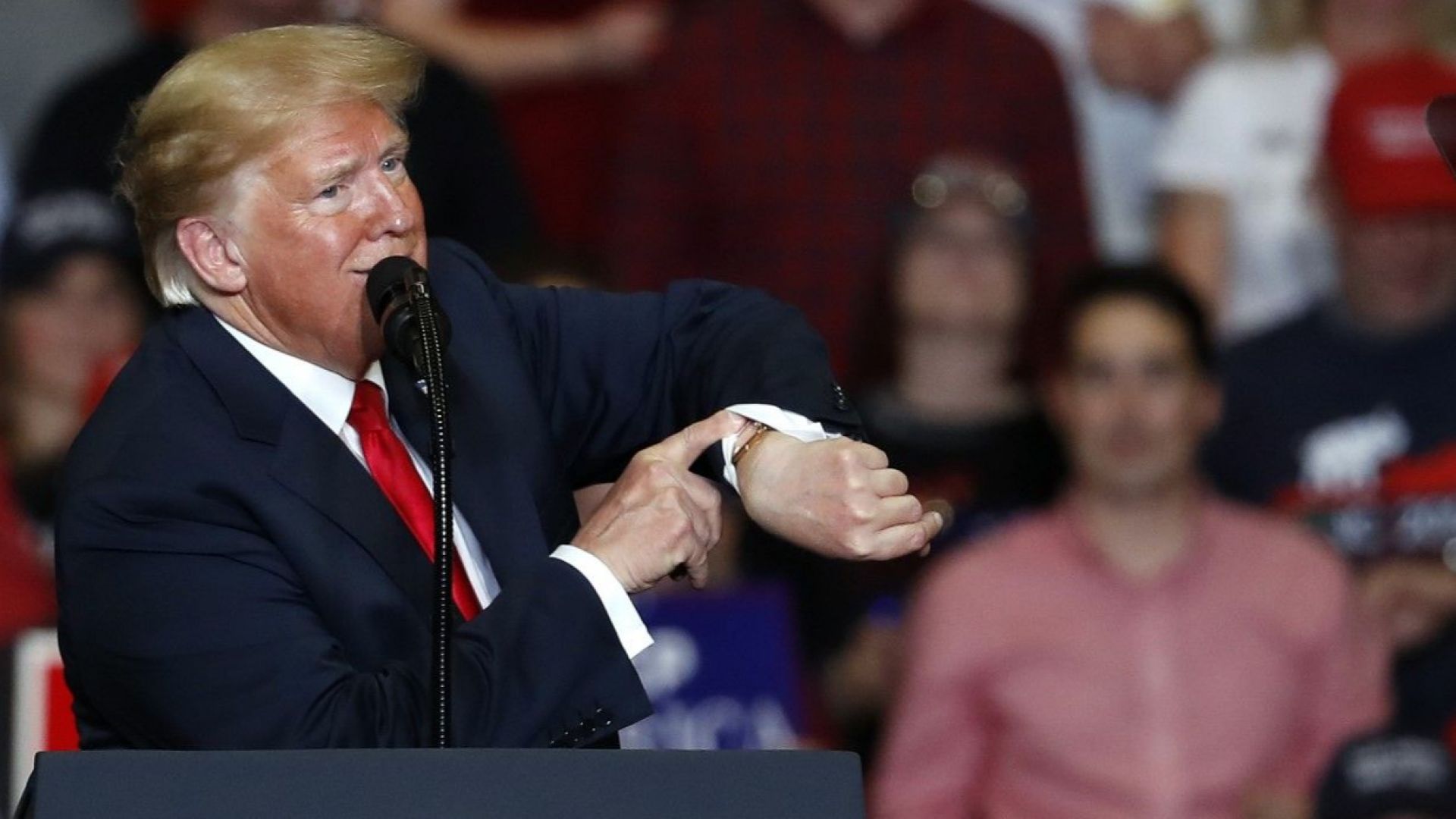 Американците гласуват днес на междинни избори серия от национални