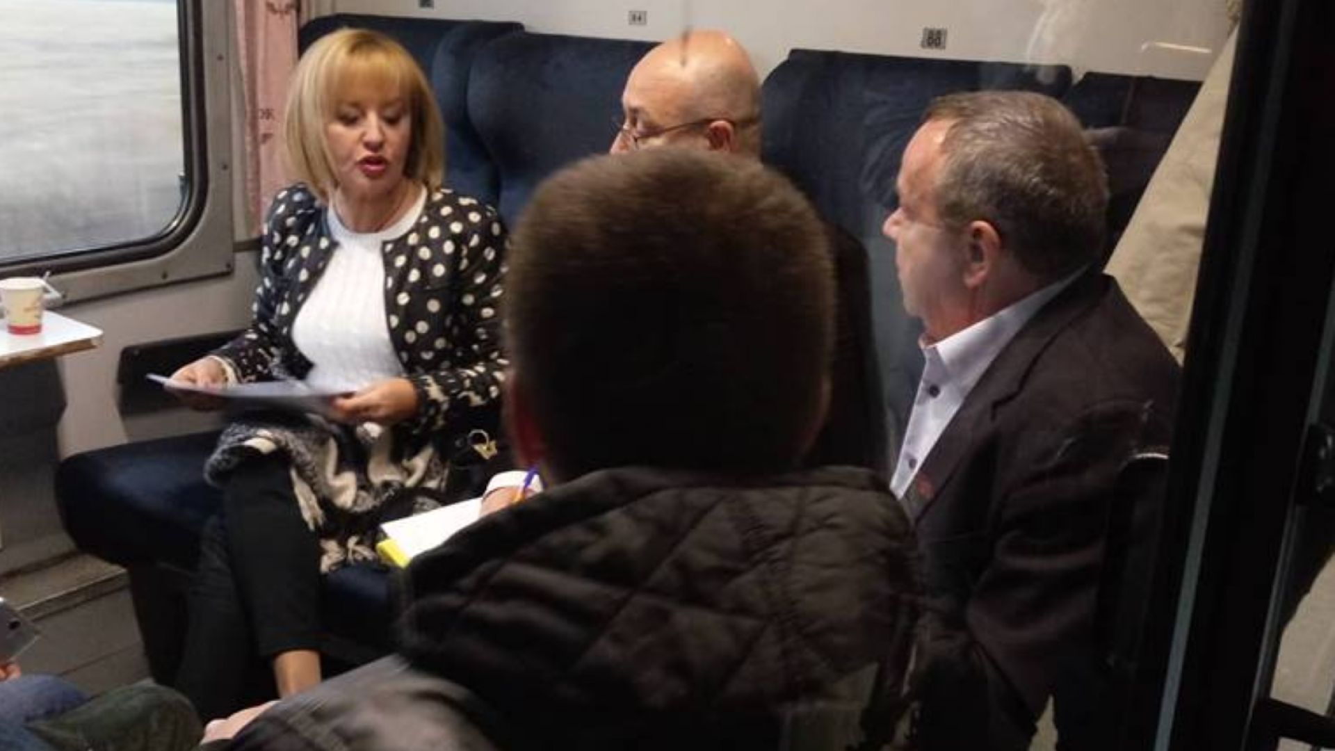 Омбудсманът Мая Манолова която остана без кола и шофьор от