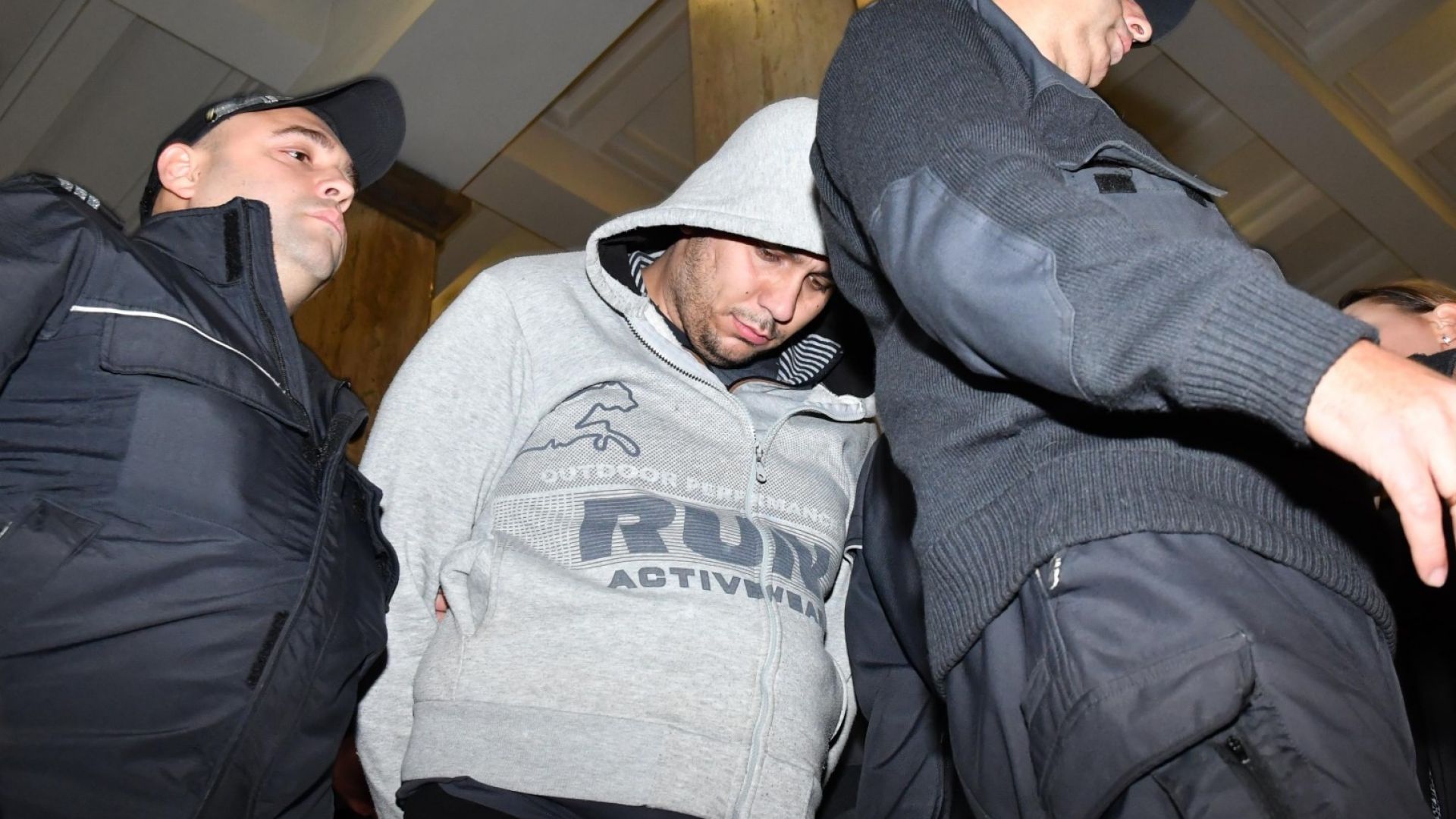 Виж още Викторио към лекарите Прострелях детето прострелях детето