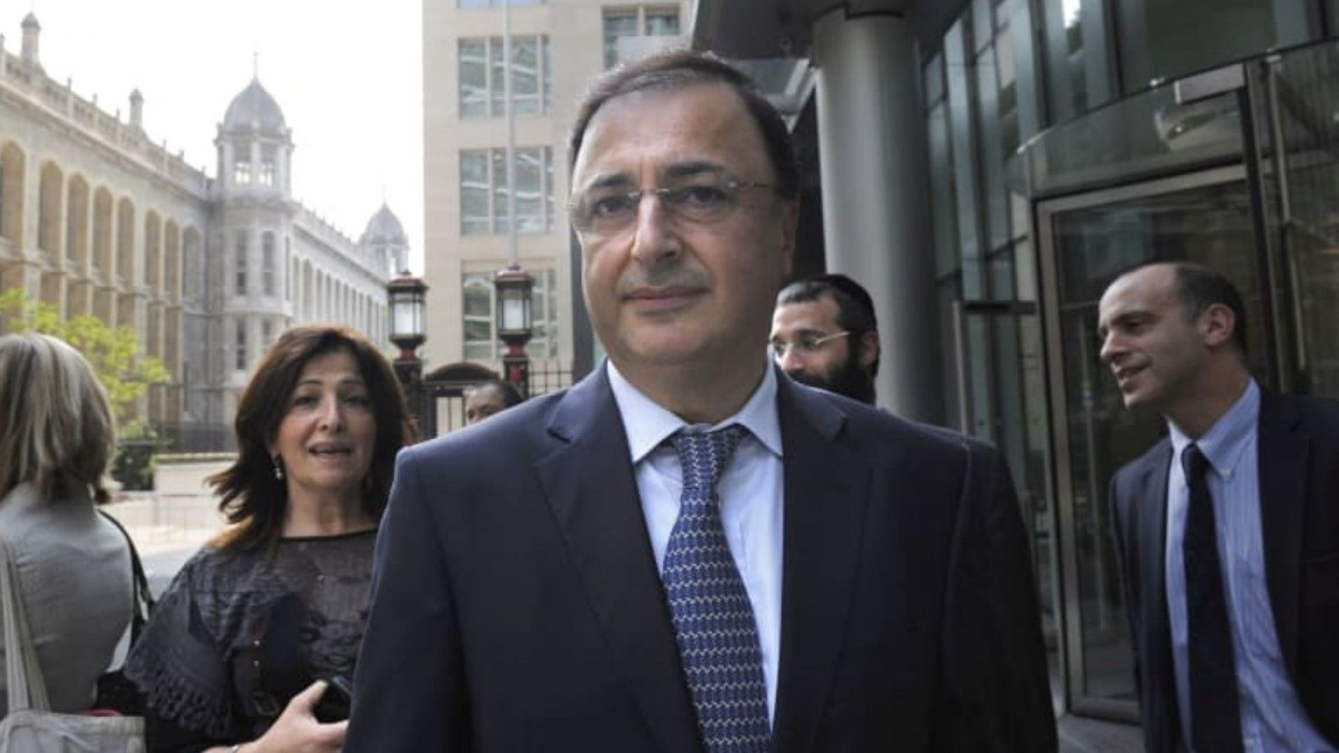 Властите в Израел са задържали брата и сина на милиардера