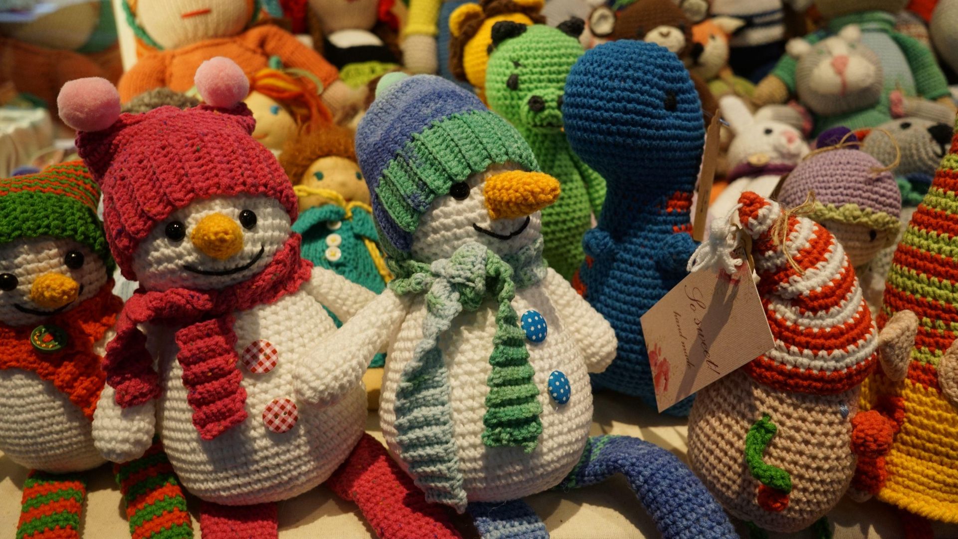 Временните базари за продажба на коледни елхи щандовете за дегустация