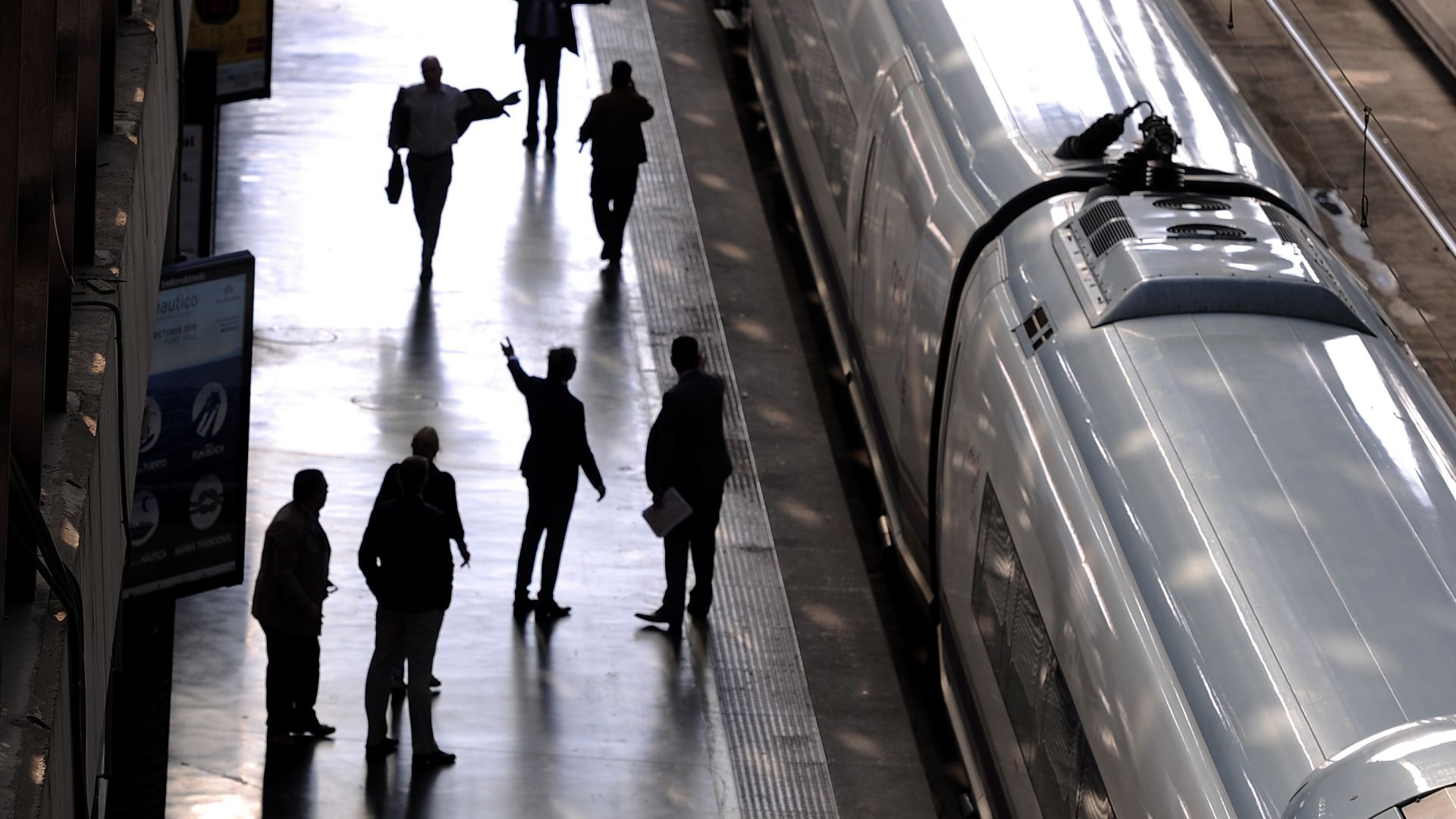 Полицията в каталунската столица Барселона е разпоредила евакуацията на два