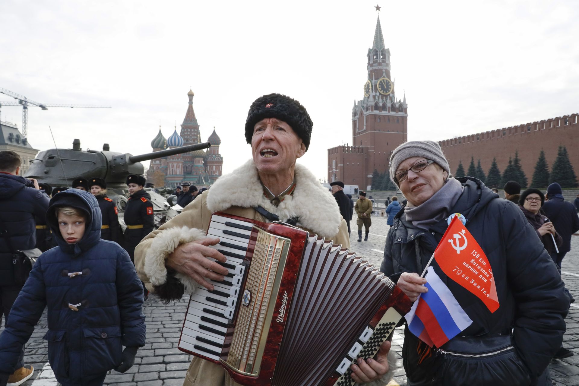 Русия отбелязва 77 години от историческия парад  по Време на втората световна война 