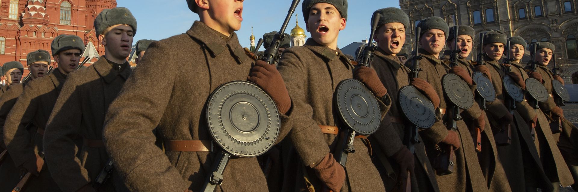 Русия пресъздаде историческия парад от 1941 г. (снимки и видео)
