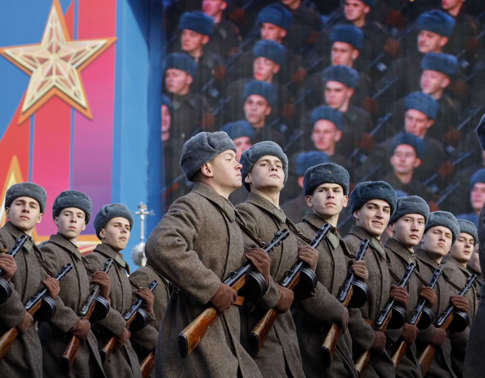 5000 военни и възпитаници на московски военни училища участваха във възстановката