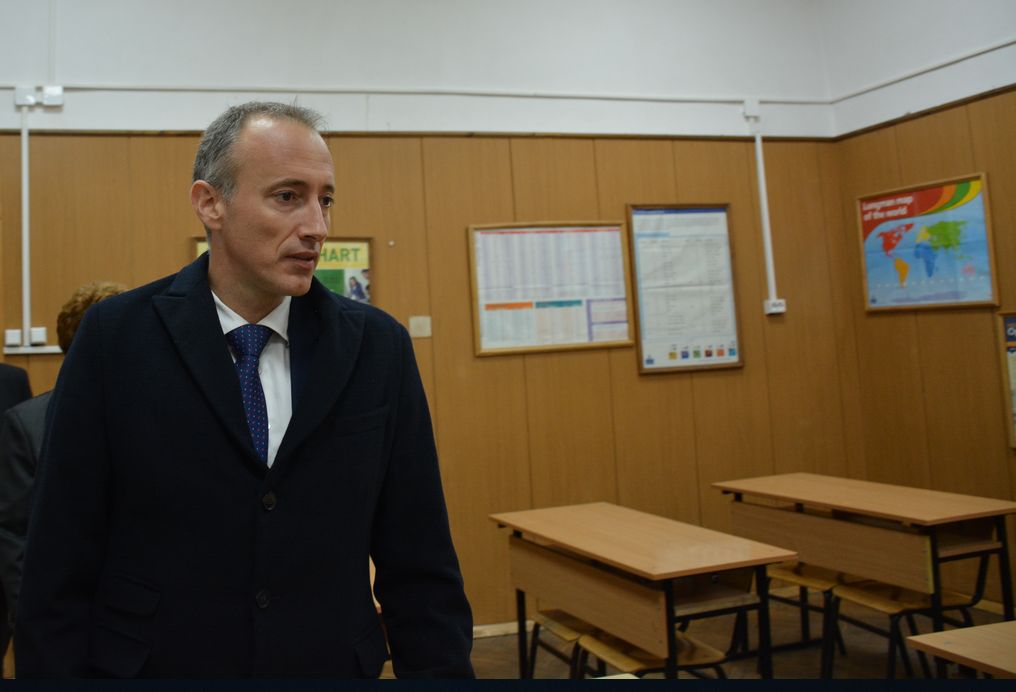 Може би думите "ежедневно" и "незабавно" провокираха учителите, каза министър Вълчев