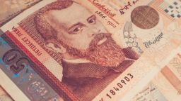 БНБ даде на банките 5 дни да предложат облекчения за граждани и фирми