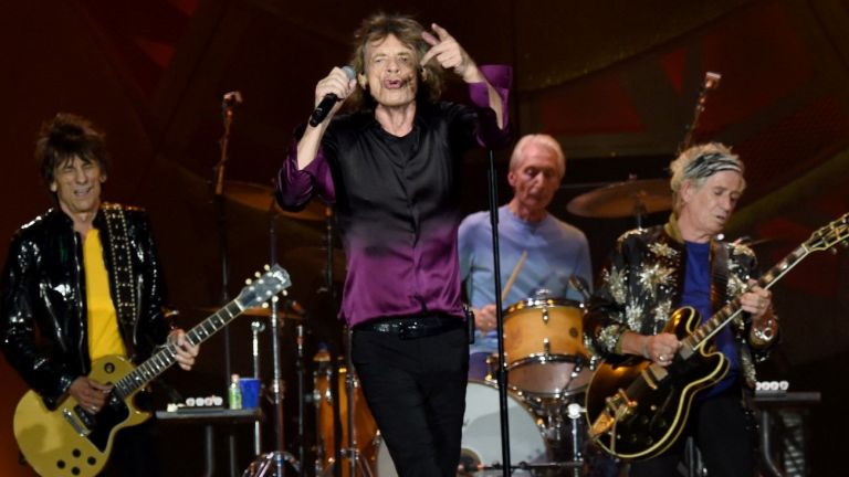 Rolling Stones променят датата на концерта си заради урагана Дориан
