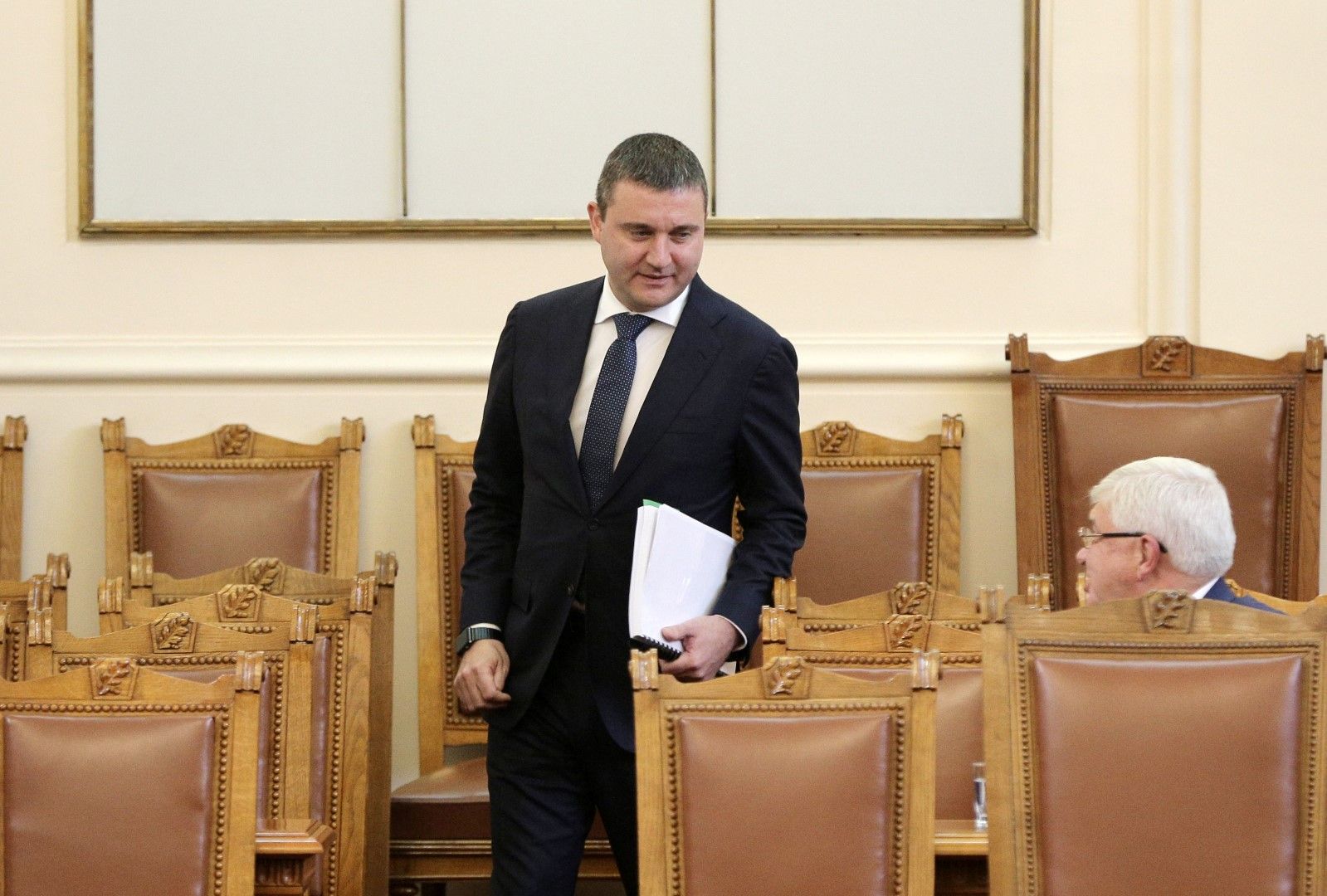 Министър горанов защити бюджет 2019 и не го определи като "предизборен"
