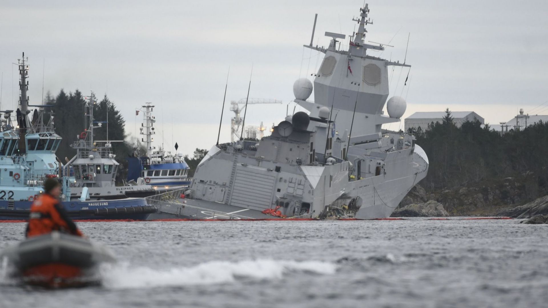 Седем души са леко ранени след като петролен танкер и