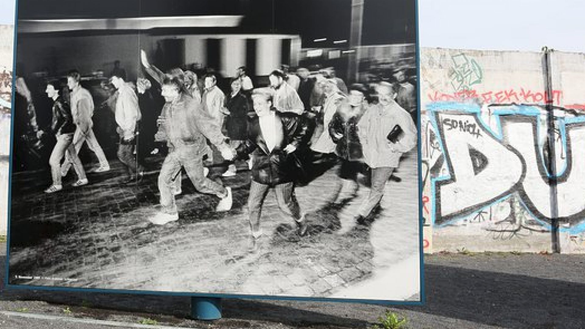 На днешна дата преди 29 години пада един от най известните