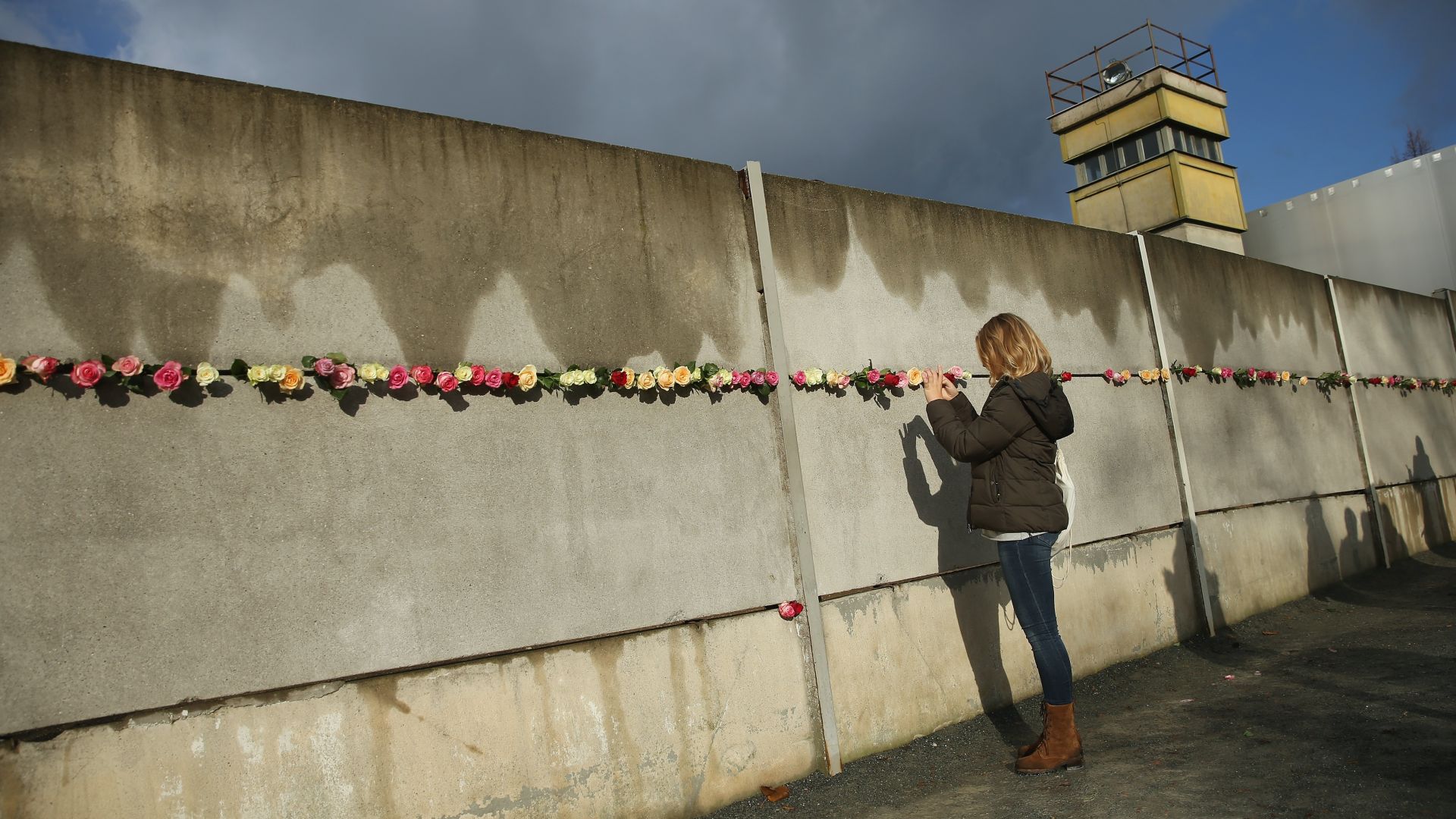 Тридесет години след падането на Берлинската стена контрастът между Източна