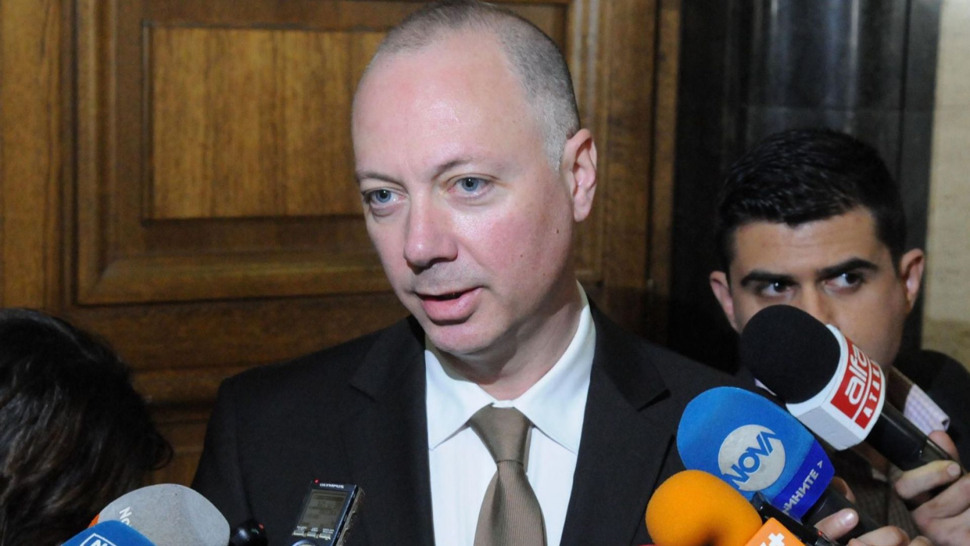 Министърът на транспорта Росен Желязков обяви на специална пресконференция, че