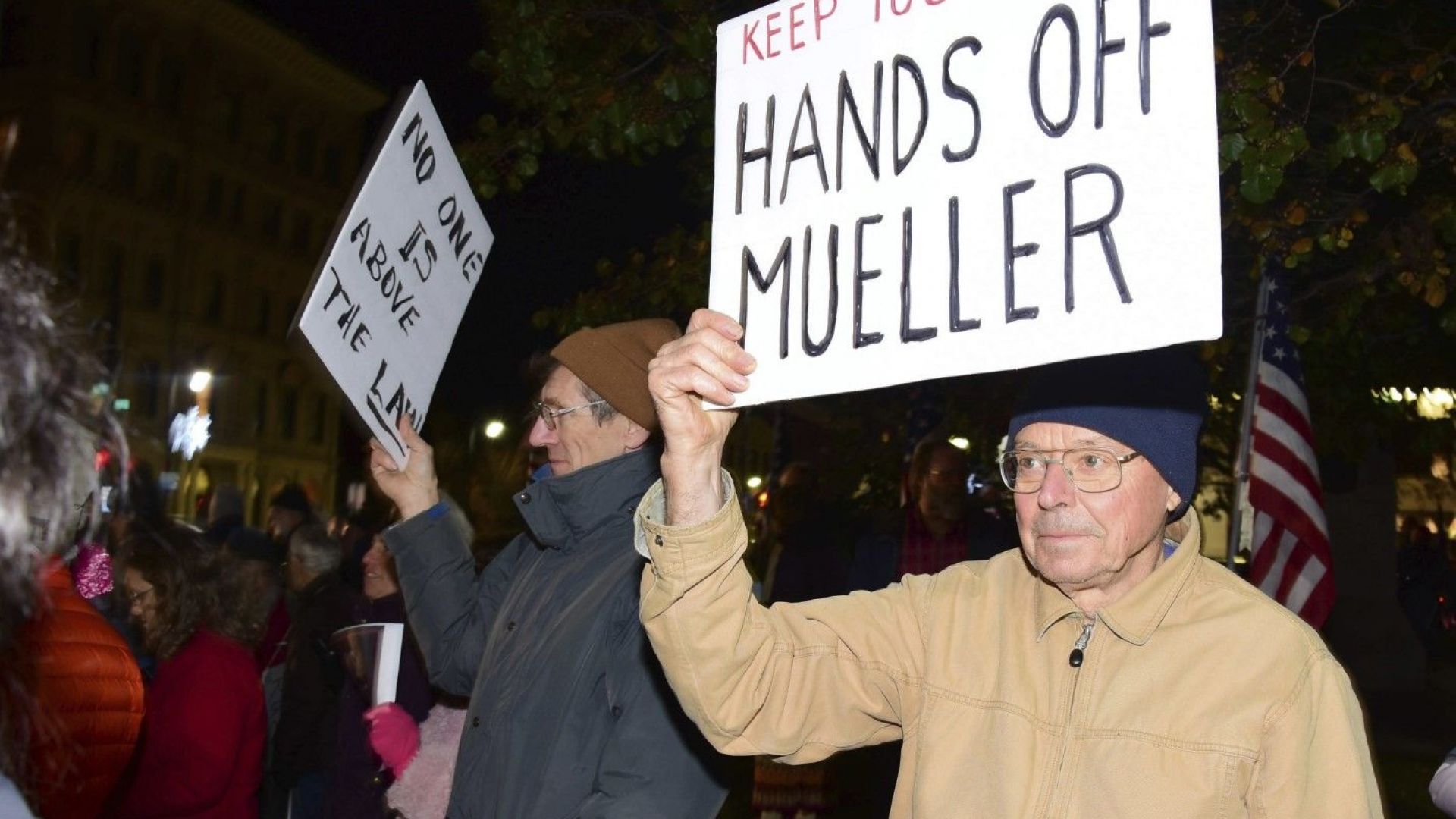 Протест в Ню Йорк събра няколкостотин души които призоваваха за