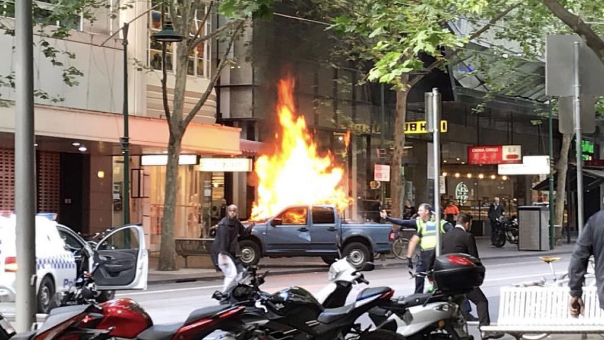 Автомобил се заби в сградата на търговски център в австралийския