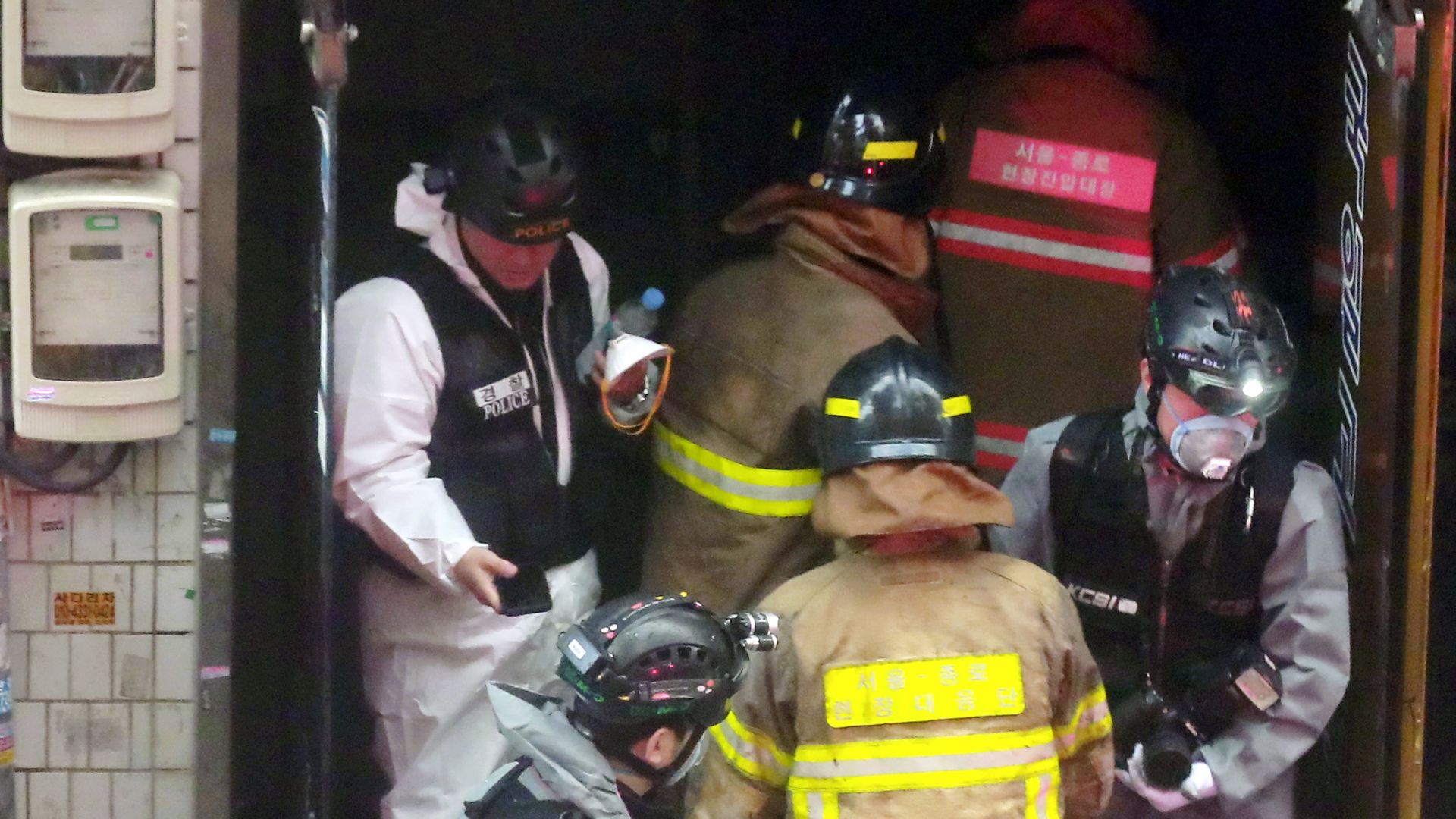 Най малко седем души загинаха и други 12 пострадаха днес при