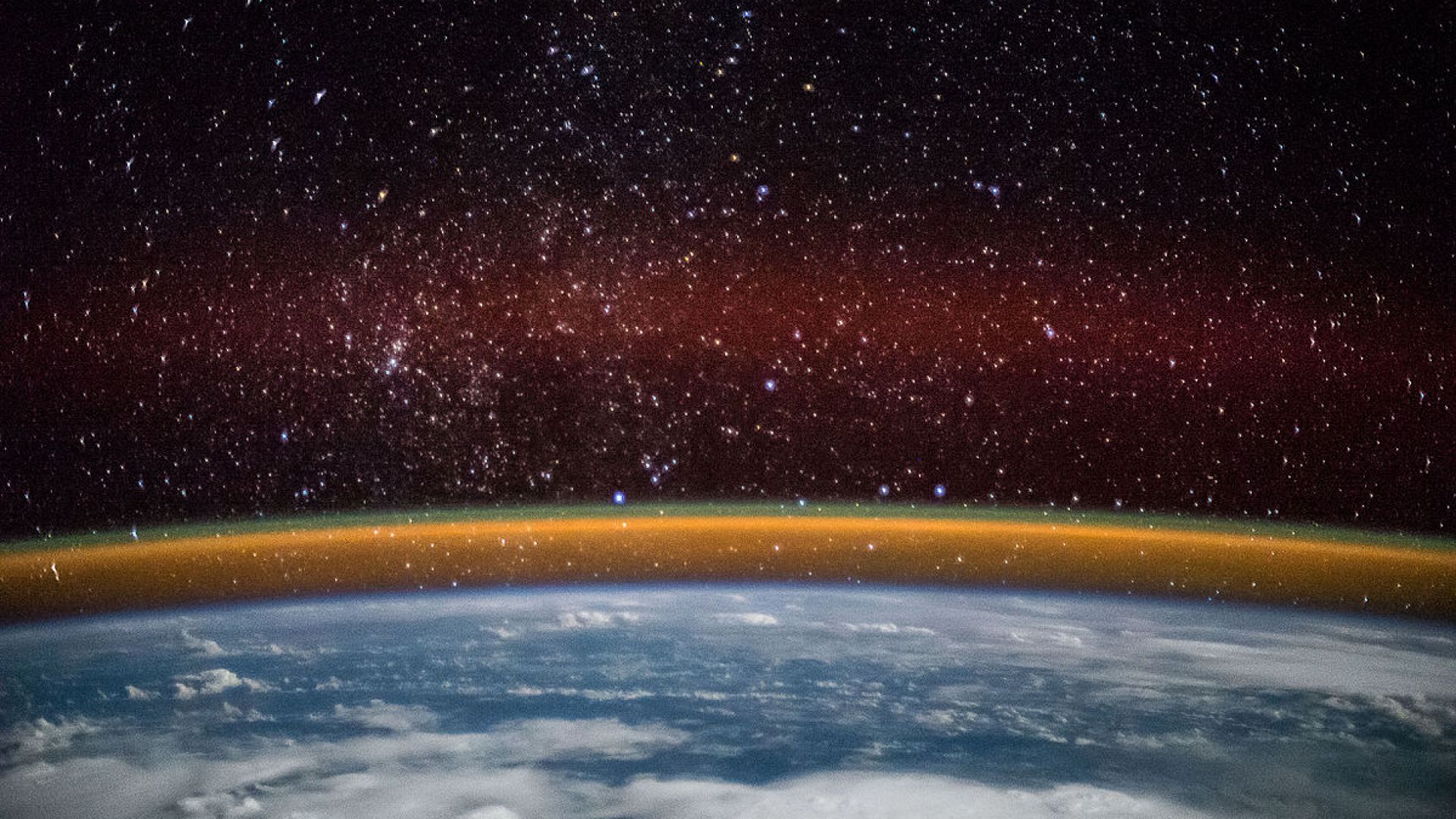 Питейна вода с нови функционални свойства ще защитава космонавтите от