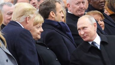  Тръмп и Путин са водили спонтанен диалог в Елисейския замък 