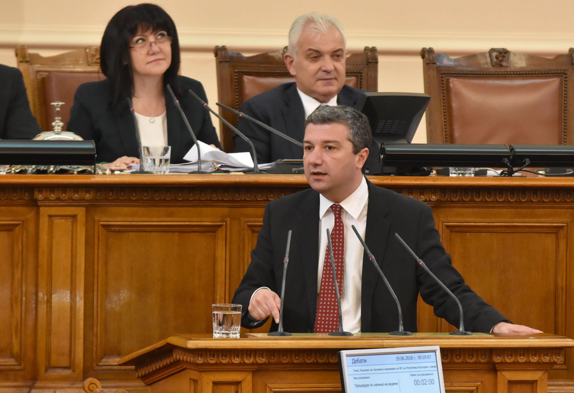 Драгомир Стойнев с изказване от парламентарната трибуна 