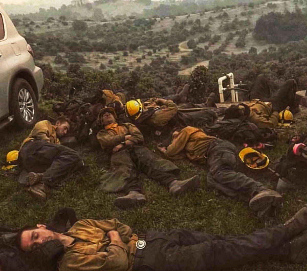 Калифорнийски пожарникари използват кратката почивка