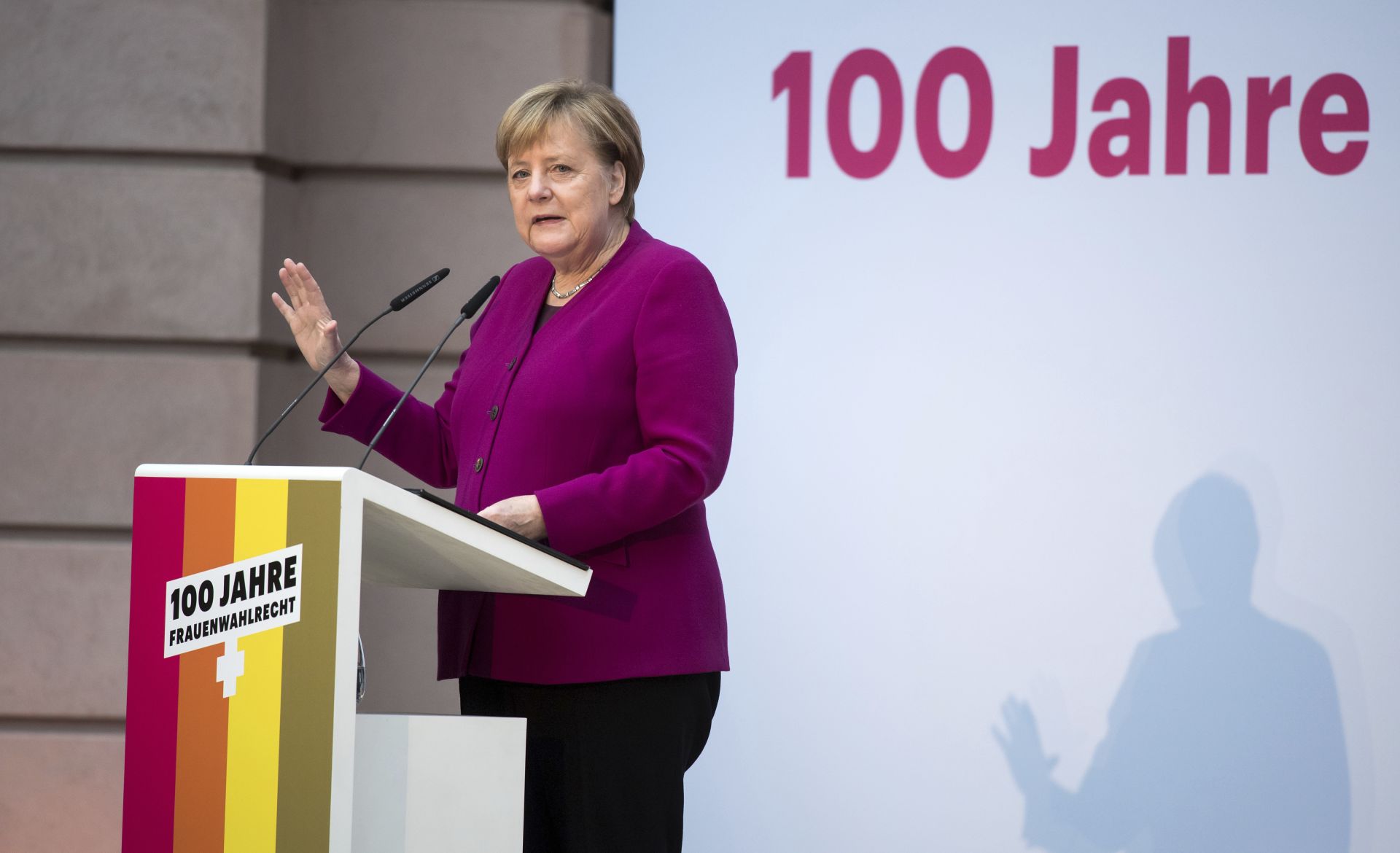 Ангела Меркел участва в церемония в Берлин