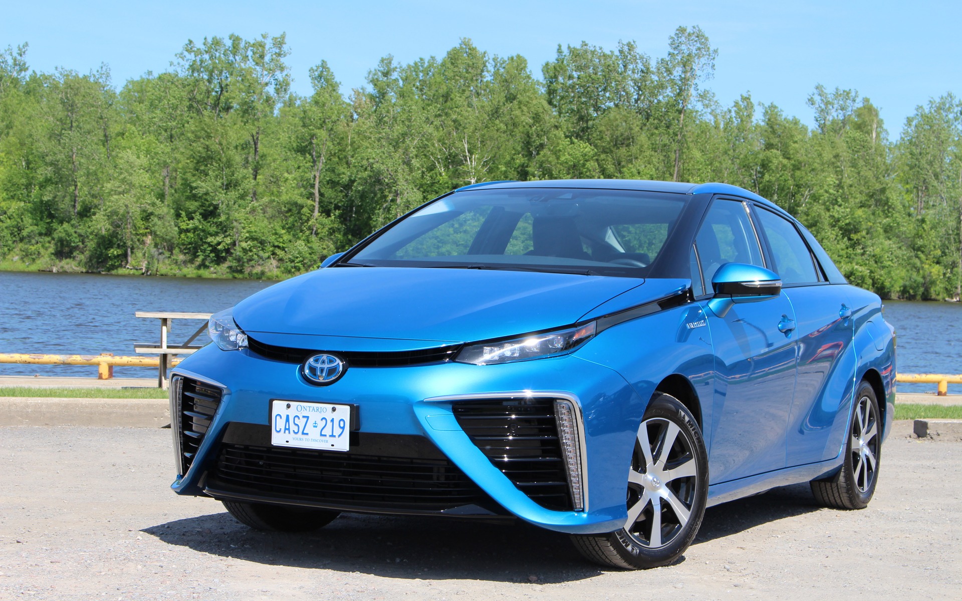 Toyota ще прави наследник на водородния Mirai
