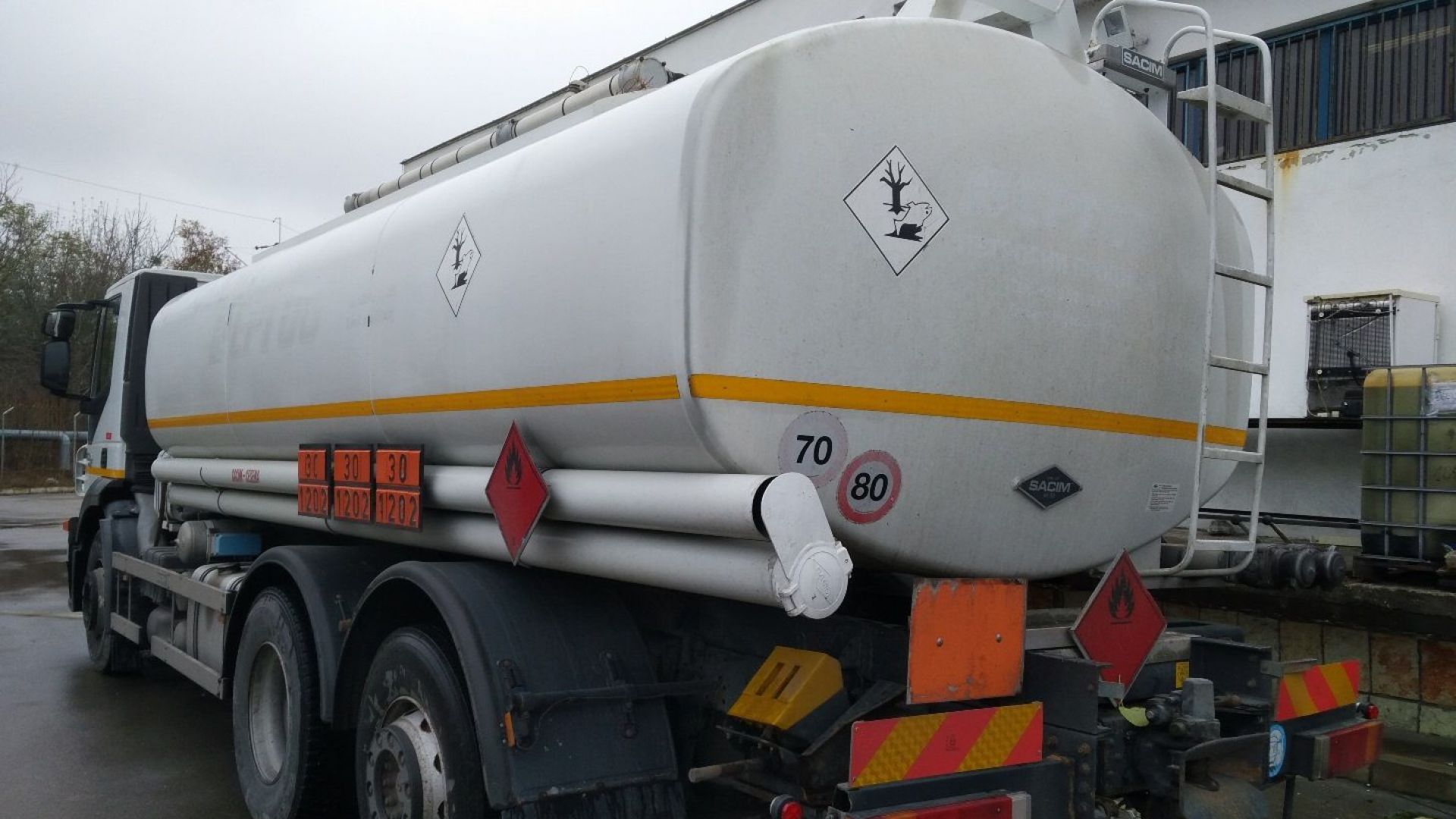 Сериозни нарушения на законодателството са открити във всички бензиностанции