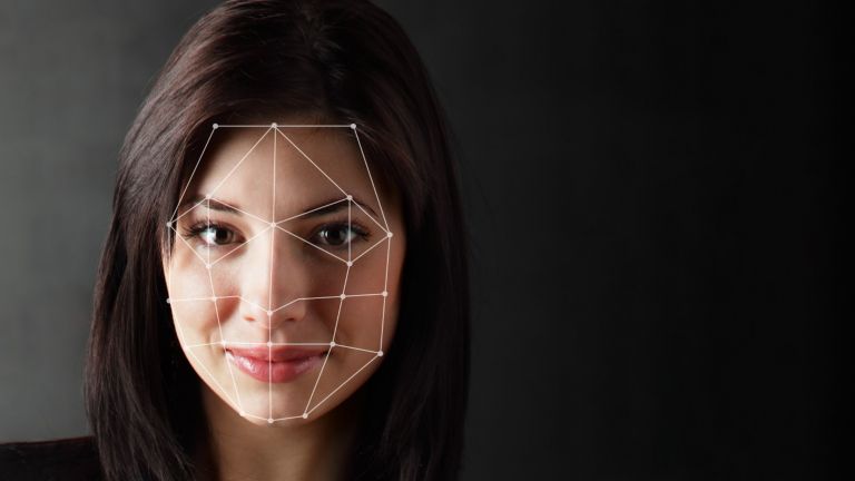 Невронна мрежа пресъздава лицето на човек по гласа му