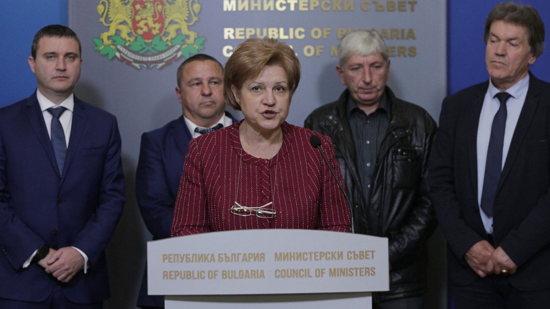 Менда Стоянова обяви в парламента че ще коригира предложението си
