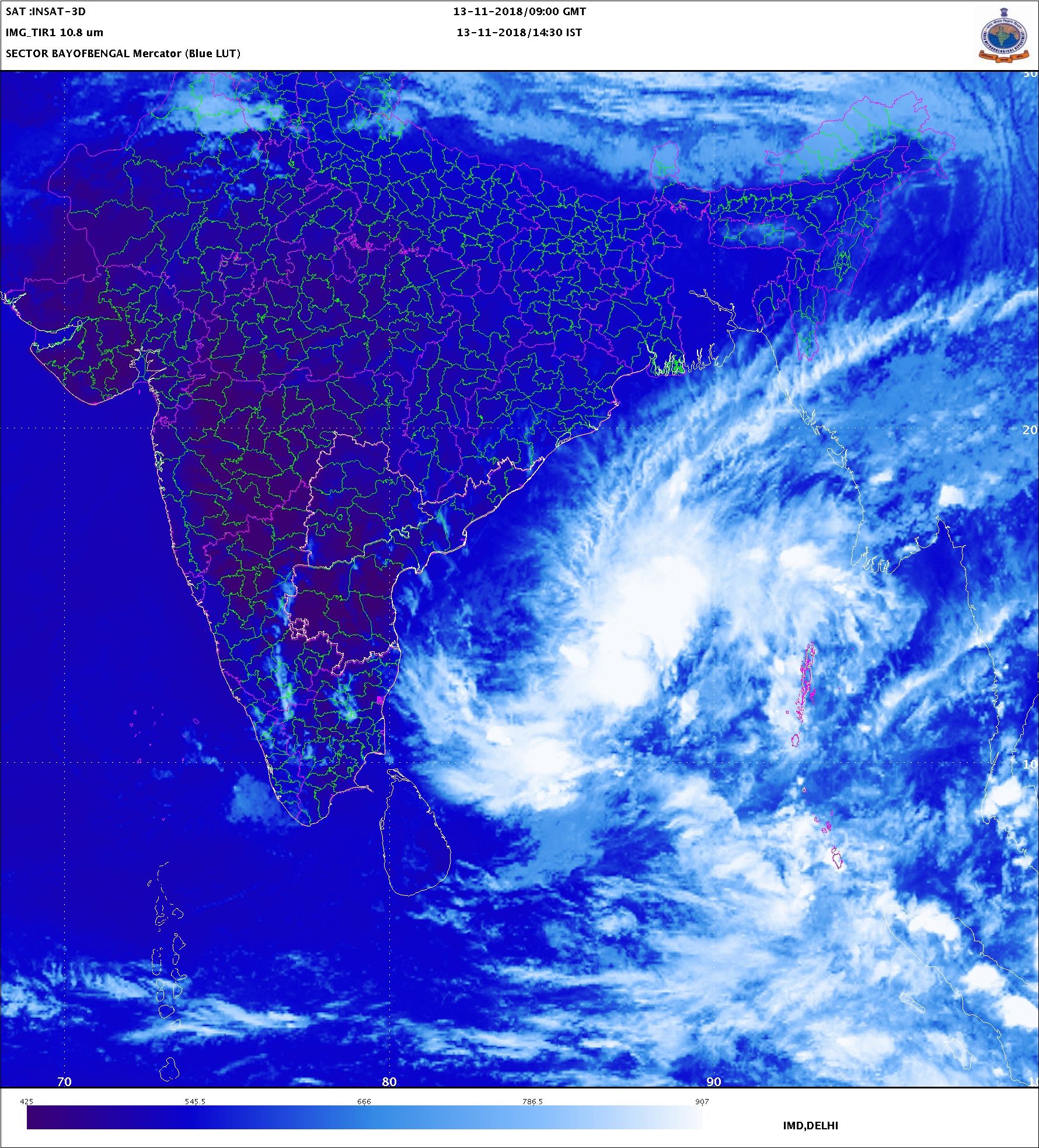 На сателитната снимка се вижда и циклонът Гая, който ще премине през южната част на полуостров Индостан