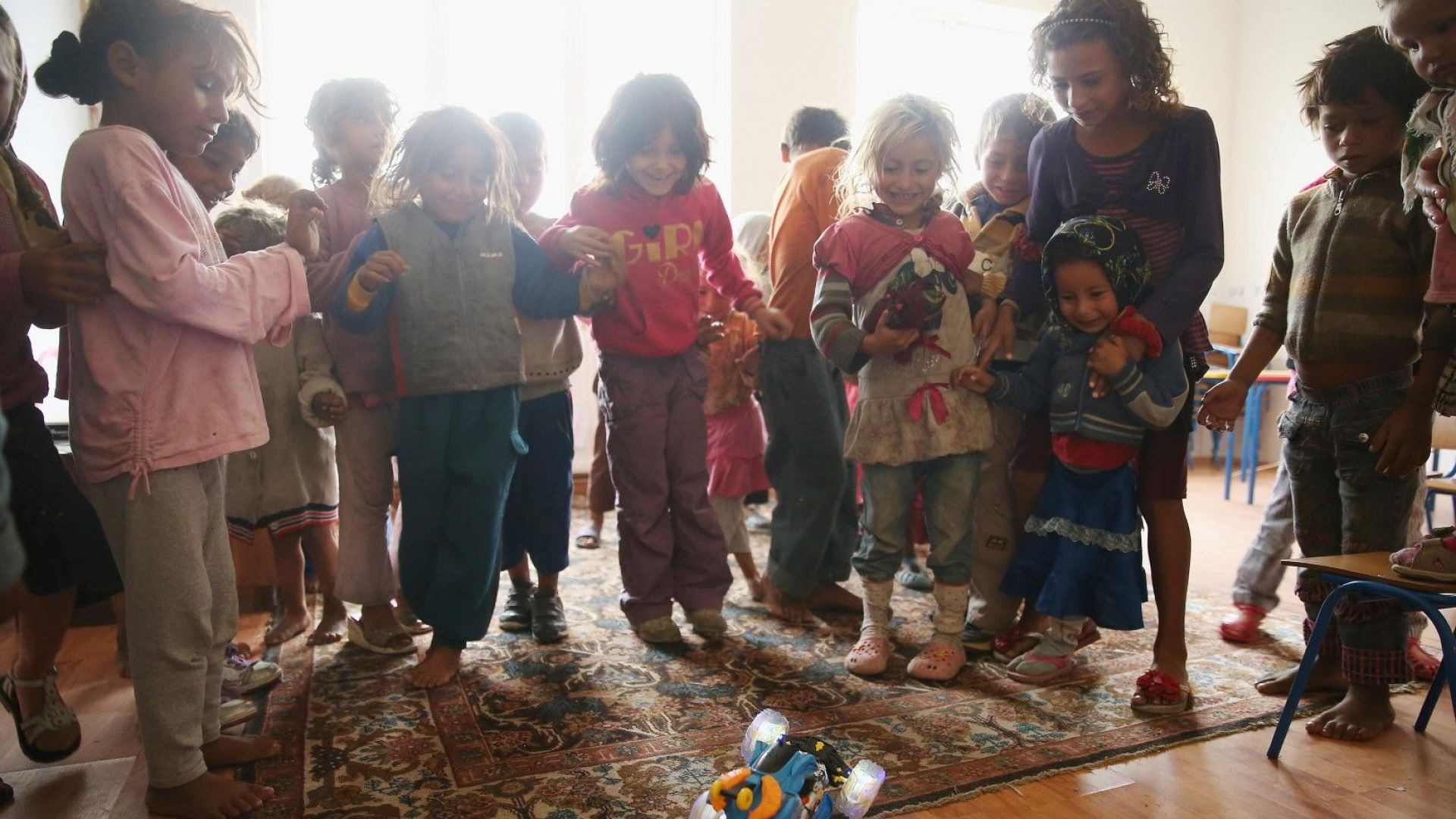 Лицата принадлежащи към национални малцинства трябва да имат равни културни